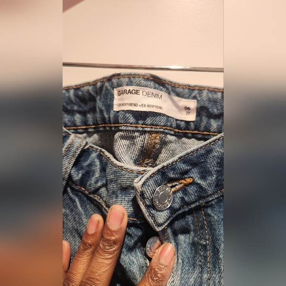 Distressed Short Blue Jeans - Picture 2 of 2